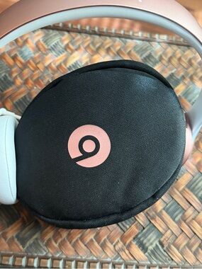 Beats by Dre Solo On-Ear Headphones in Rose Pink and White